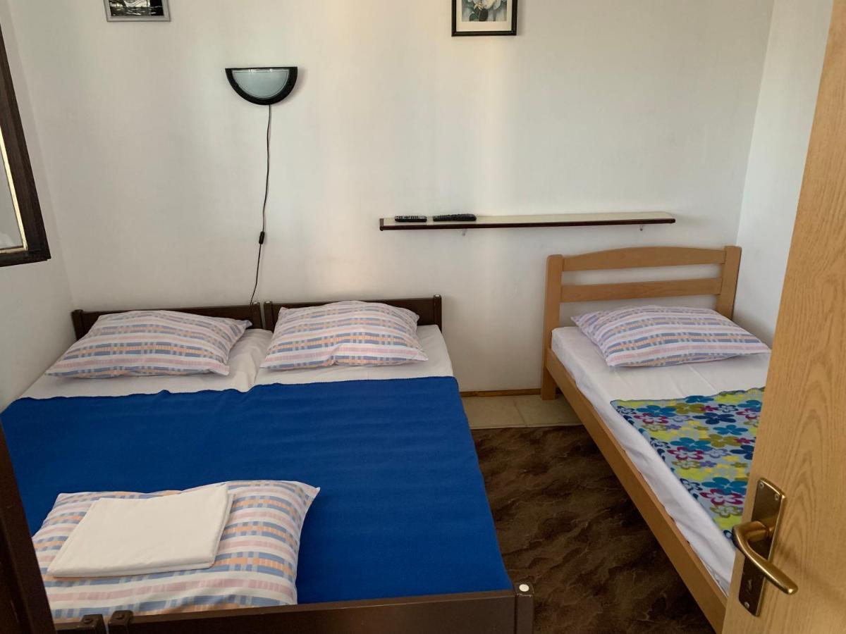Apartmani Ficurin Starigrad Paklenica Exterior foto