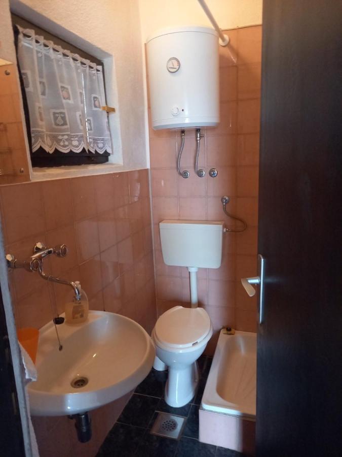 Apartmani Ficurin Starigrad Paklenica Exterior foto