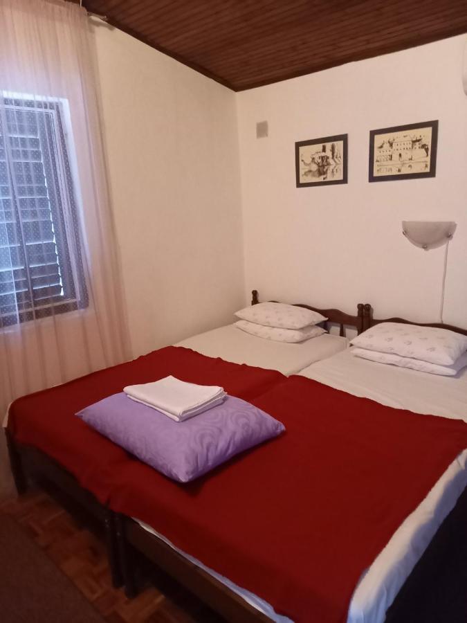 Apartmani Ficurin Starigrad Paklenica Exterior foto